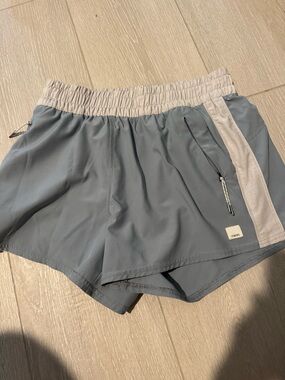 Vuori Dash short size small